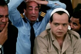 ما هي قيود اليومية لمرتجع فاتورة مبيعات حال وجود خصم مقدم للعميل ؟